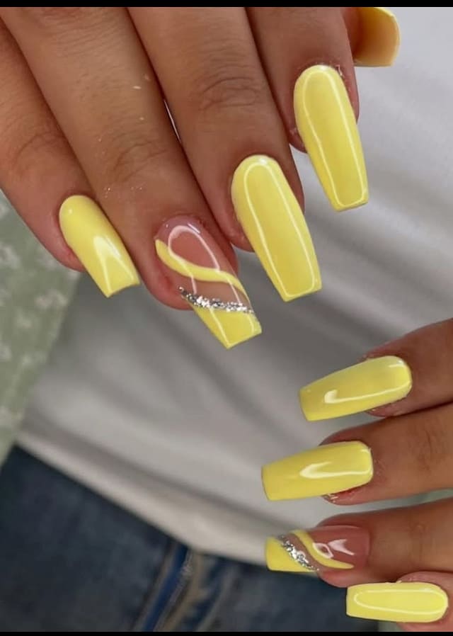 Yellow-Nail-Shades-That-Flatter-Different-Skin-Tones