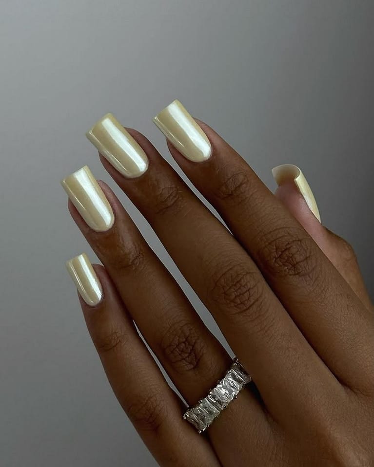 Vanilla-Yellow-Chrome-summer-yellow-nail-ideas.